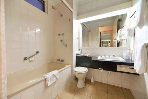 Beachfront Voyager Motor Inn - Sydneys Hotel 1