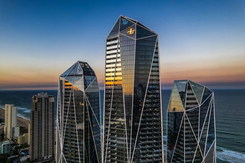 Langham, Gold Coast & Jewel Residences - Sydneys Hotel 1
