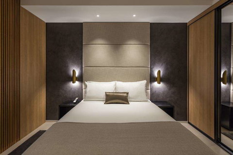 SKYE Suites Sydney - Sydneys Hotel 1