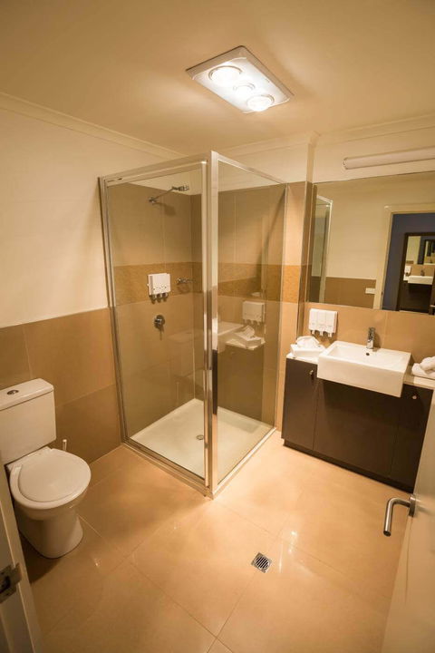 Bairnsdale International - Sydneys Hotel 3