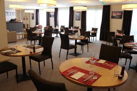 Bairnsdale International - Sydneys Hotel 9