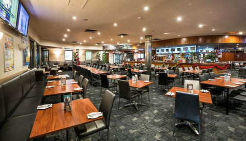 Nightcap At Playford Tavern - Sydneys Hotel 3