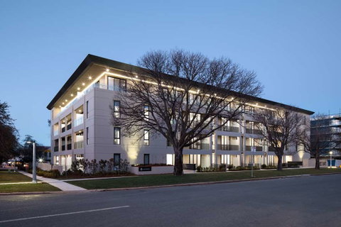 Knightsbridge Canberra - Sydneys Hotel 0