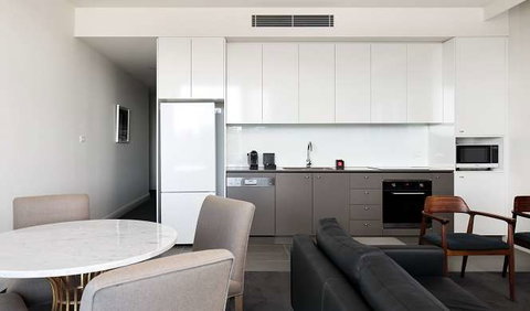 Knightsbridge Canberra - Sydneys Hotel 8