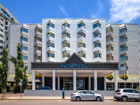 Novotel Darwin Atrium - Sydneys Hotel 1