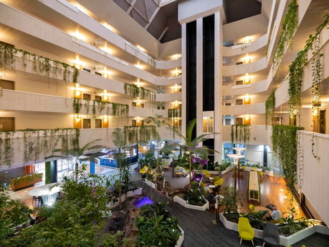 Novotel Darwin Atrium - Sydneys Hotel 2