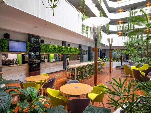 Novotel Darwin Atrium - Sydneys Hotel 3