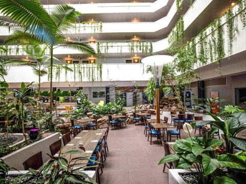 Novotel Darwin Atrium - Sydneys Hotel 12