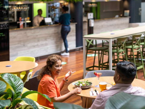 Novotel Darwin Atrium - Sydneys Hotel 13
