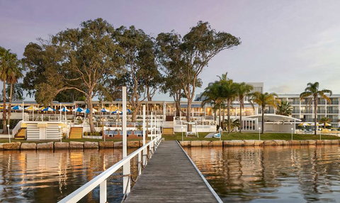 The Beachcomber Hotel & Resort - Sydneys Hotel 0
