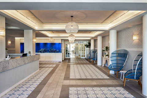 The Beachcomber Hotel & Resort - Sydneys Hotel 1