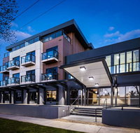 Quality Hotel Lakeside - Sydneys Hotel