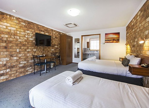 Clare Central Motel - Sydneys Hotel 1