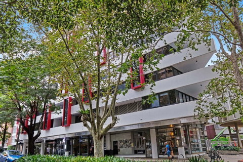 Astra Jasper - Sydneys Hotel 1
