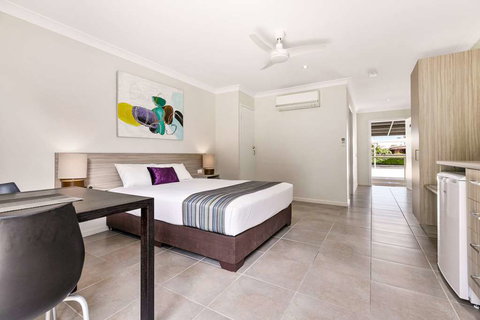 Econo Lodge Beachside - Sydneys Hotel 5