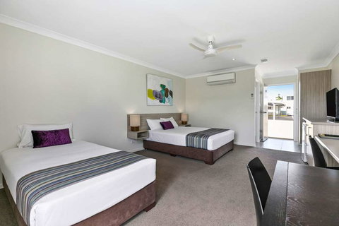 Econo Lodge Beachside - Sydneys Hotel 11