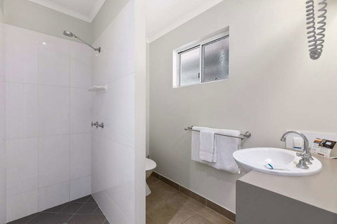 Econo Lodge Beachside - Sydneys Hotel 16