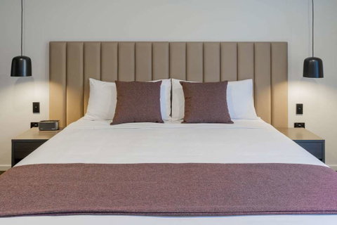 Abode Belconnen - Sydneys Hotel 1