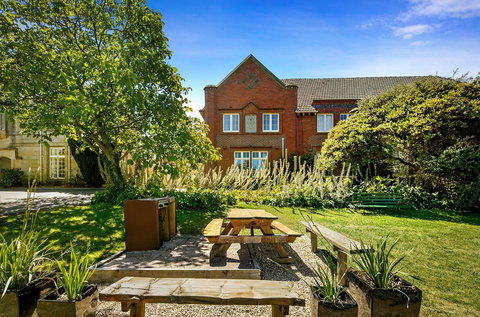 Quest Trinity House - Sydneys Hotel 1