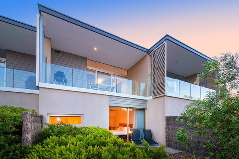Smiths Beach Resort - Sydneys Hotel 1