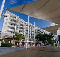 Oaks Waterfront Resort - Sydneys Hotel
