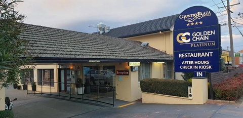 Country Plaza Queanbeyan - Sydneys Hotel 0