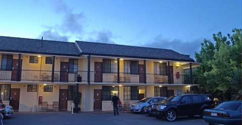 Country Plaza Queanbeyan - Sydneys Hotel 1