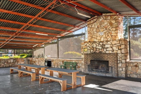 Discovery Parks Clare - Sydneys Hotel 1