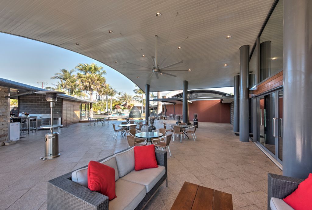  Sydneys Hotel