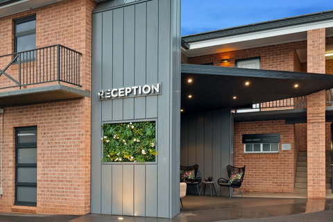 Bluegum Motel - Sydneys Hotel 1