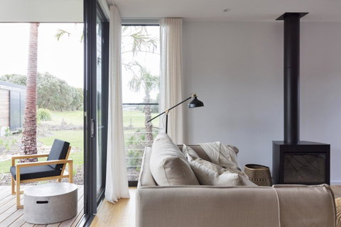 Bangalay Luxury Villas - Sydneys Hotel 5