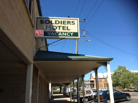 Soldiers Motel - Sydneys Hotel 0