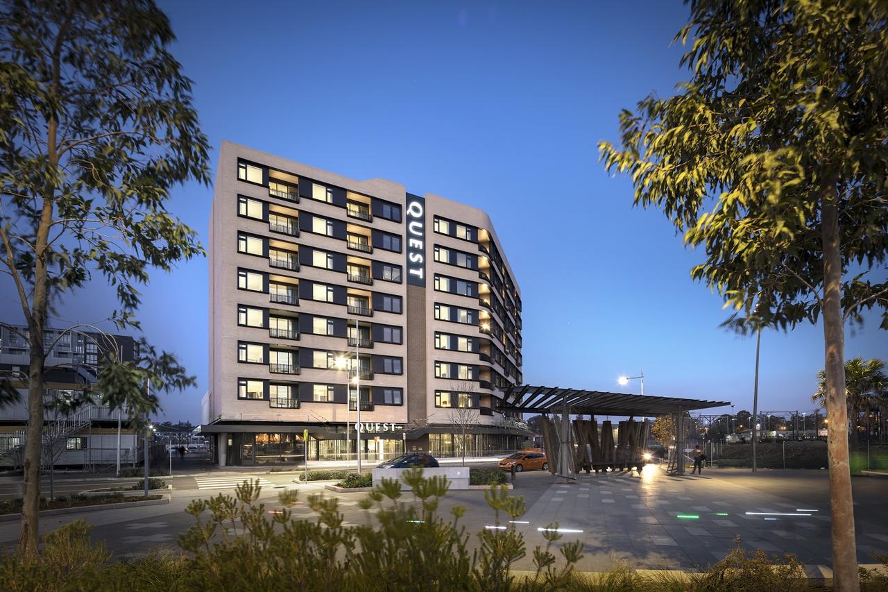  Sydneys Hotel
