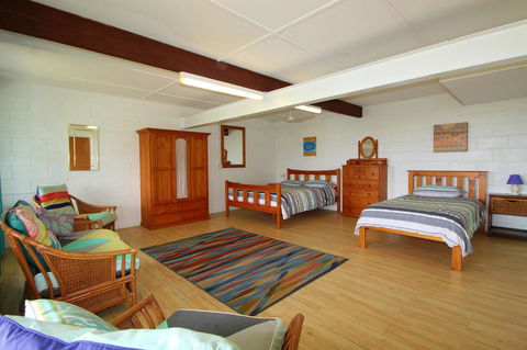 Bally High, 20 Dulconghi Street - Sydneys Hotel 3