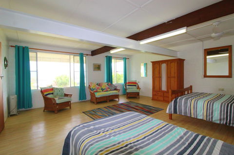 Bally High, 20 Dulconghi Street - Sydneys Hotel 2