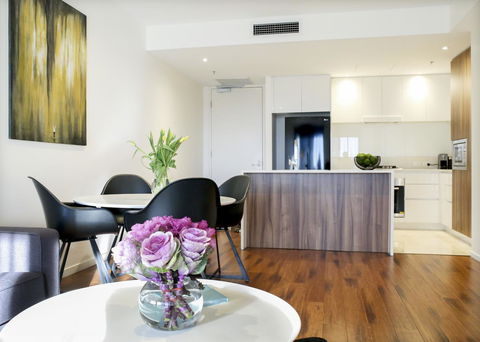 Kui Manhattan 2 - Sydneys Hotel 0