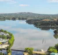 3BR Executive Apartment with Lake and Mountain views - Sydneys Hotel