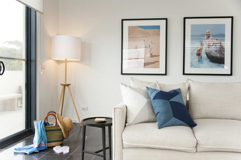 Mollymook Beachfront Penthouse 9 - Sydneys Hotel 8