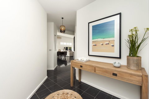 Mollymook Beachfront Penthouse 9 - Sydneys Hotel 7