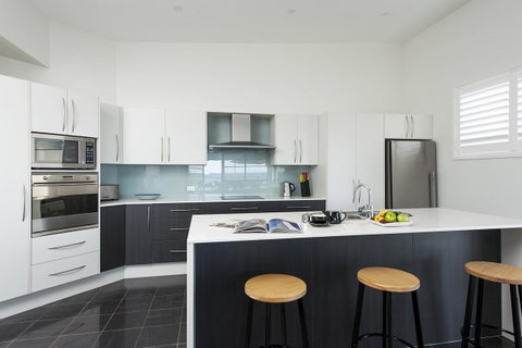 Mollymook Beachfront Penthouse 9 - Sydneys Hotel 4
