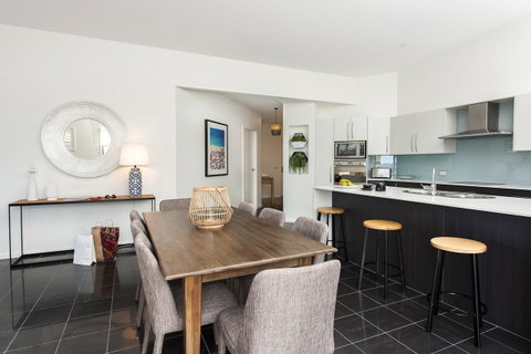 Mollymook Beachfront Penthouse 9 - Sydneys Hotel 5