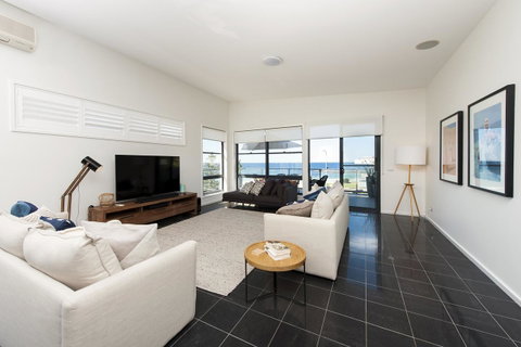 Mollymook Beachfront Penthouse 9 - Sydneys Hotel 1