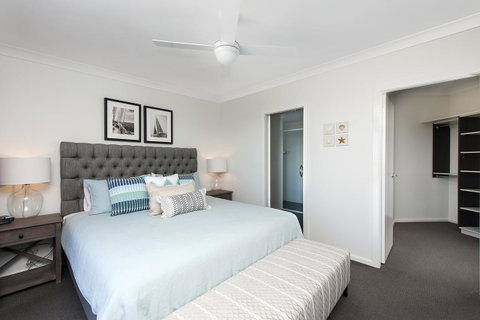 Mollymook Beachfront Penthouse 9 - Sydneys Hotel 11
