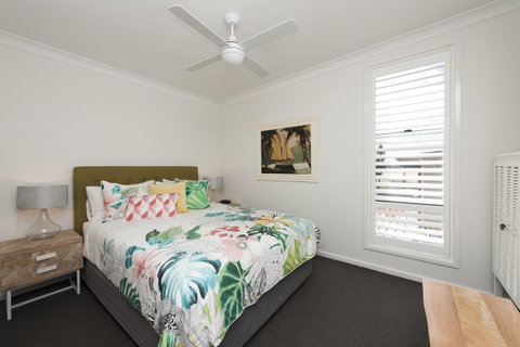 Mollymook Beachfront Penthouse 9 - Sydneys Hotel 2