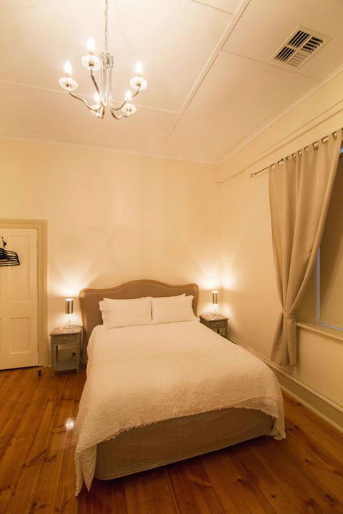 Wellington Courthouse - Sydneys Hotel 1