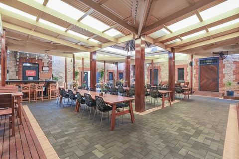 Wellington Courthouse - Sydneys Hotel 26