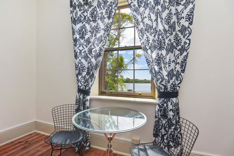 Wellington Courthouse - Sydneys Hotel 14