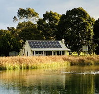 The Lake House Retreat - Sydneys Hotel