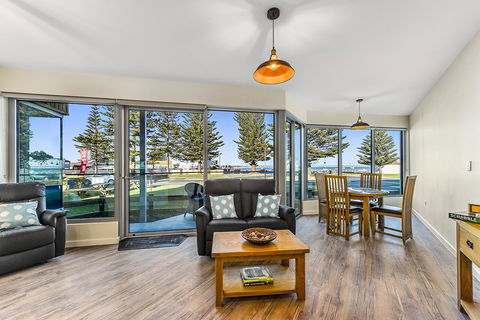 Bonnies Of Beachport - Sydneys Hotel 27