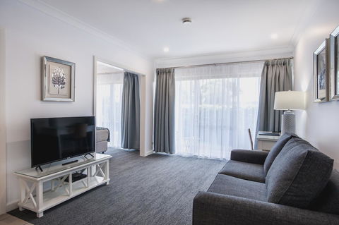 Marina Hotel - Sydneys Hotel 24